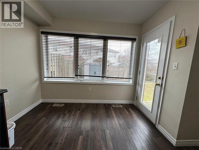 Photo du bâtiment - 47 Garth Massey Dr