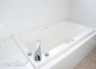 Building Photo - 2 br, 2 bath Condo - 13929 Fairway Island ...