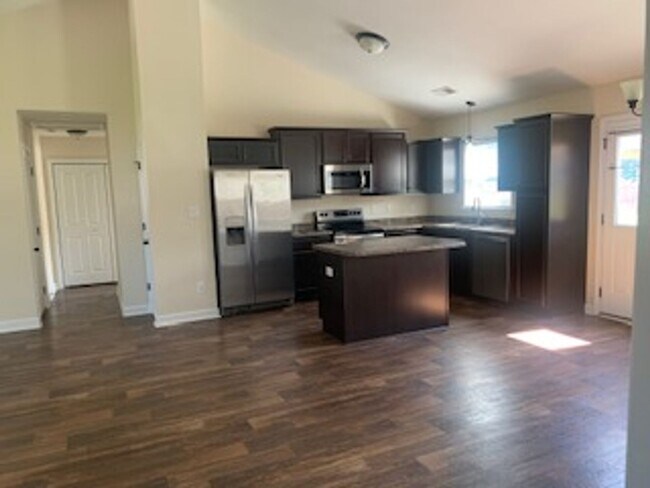 Building Photo - 200 Leeward Landing
