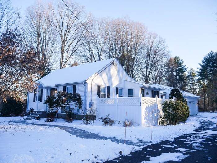 Primary Photo - 347 Somers Rd