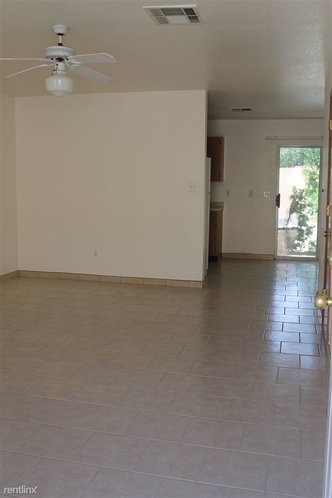 Building Photo - 2306 S Espina St