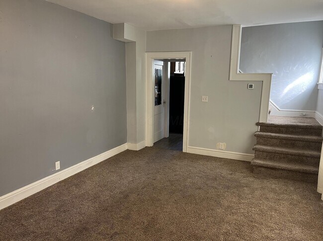 Foto del edificio - 212 E Hudson St