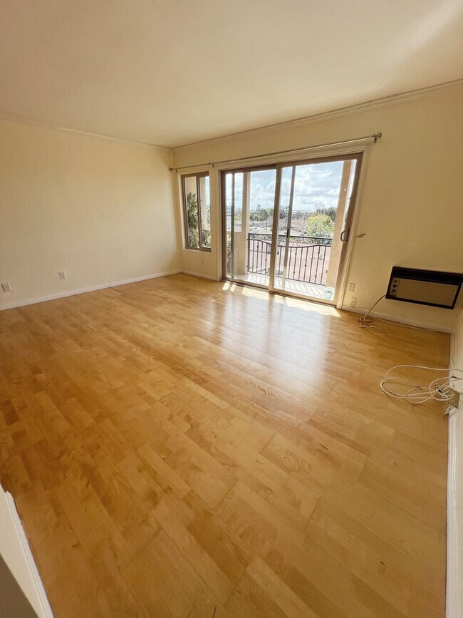 7555 Linda Vista Rd Unit 41, San Diego, CA 92111 Condo for Rent in