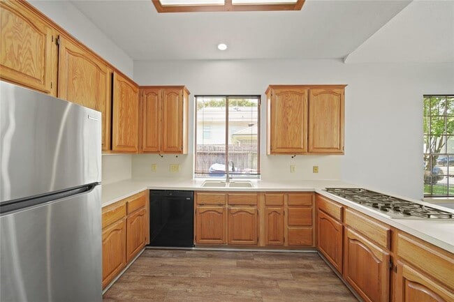 Foto del edificio - 2923 Plantation Wood Ln