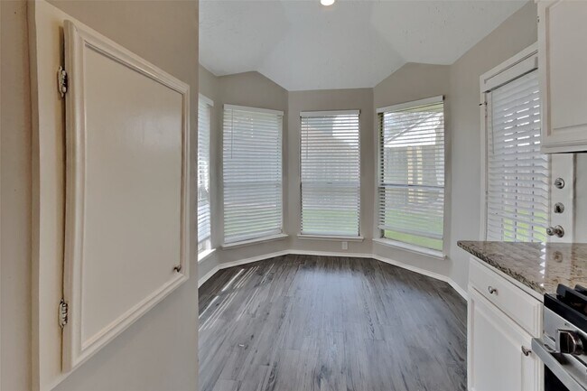 Foto del edificio - 2010 Creekshire Dr