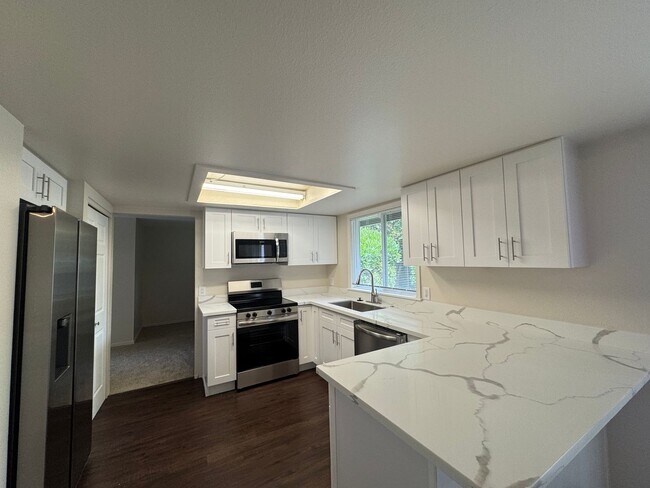 Building Photo - 3 Bedroom 2 Bathroom Home in Kirkland