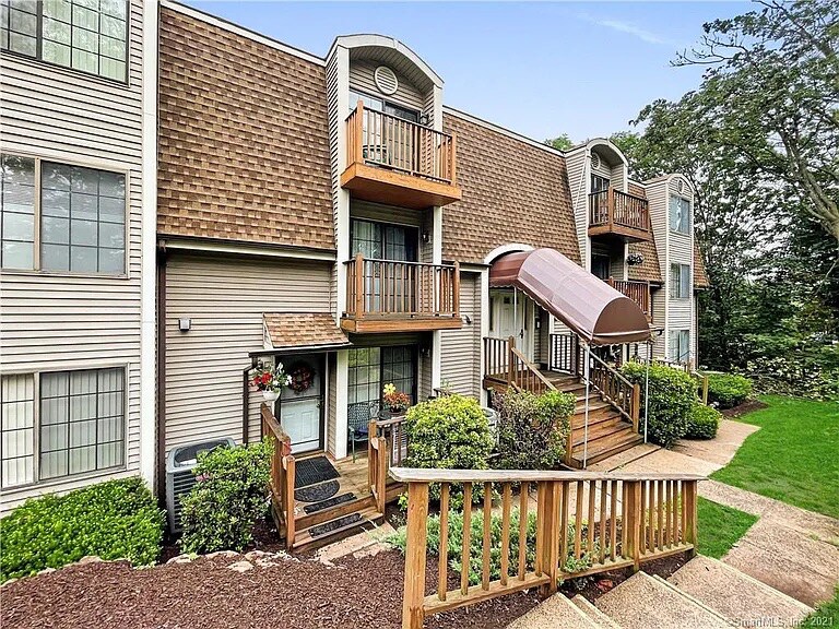 Primary Photo - 54 N Mountain Rd