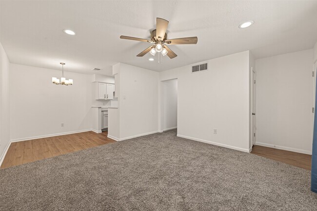 Foto del edificio - 8801 Hammerly Blvd