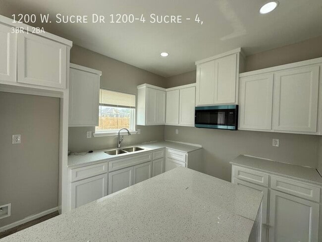 Foto del edificio - 1200 W Sucre Dr