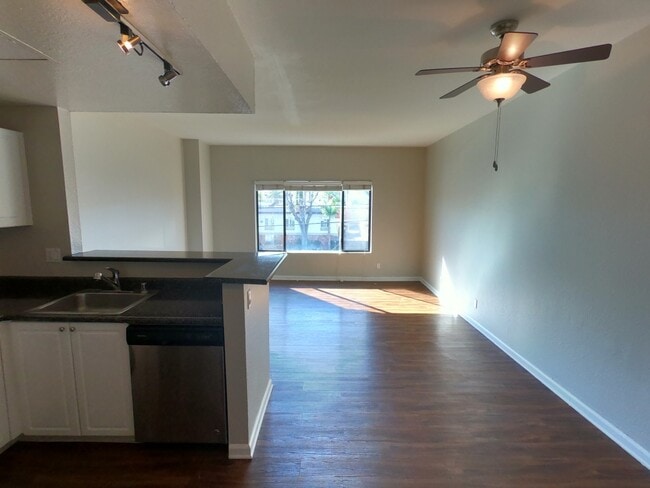 Foto del edificio - 8722 De Soto Ave