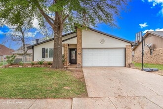 Building Photo - 4700 Longstreet Pl