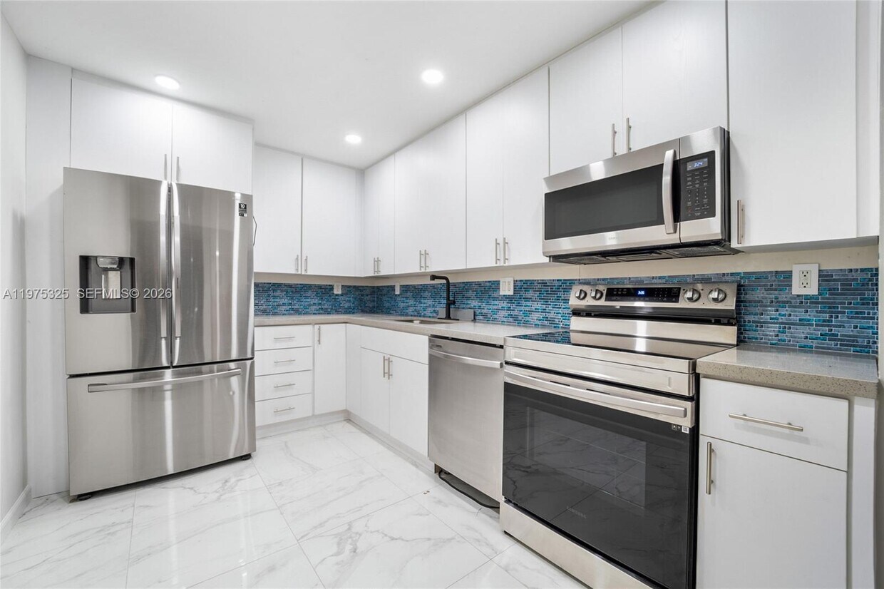 Foto del edificio - 10000 NW 80th Ct