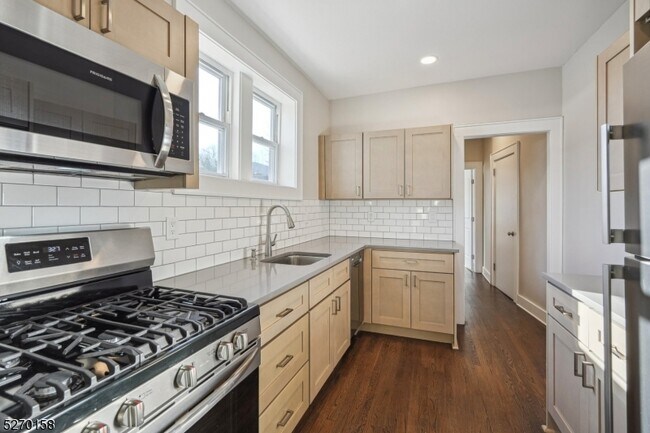 Foto del edificio - 175 Maplewood Ave