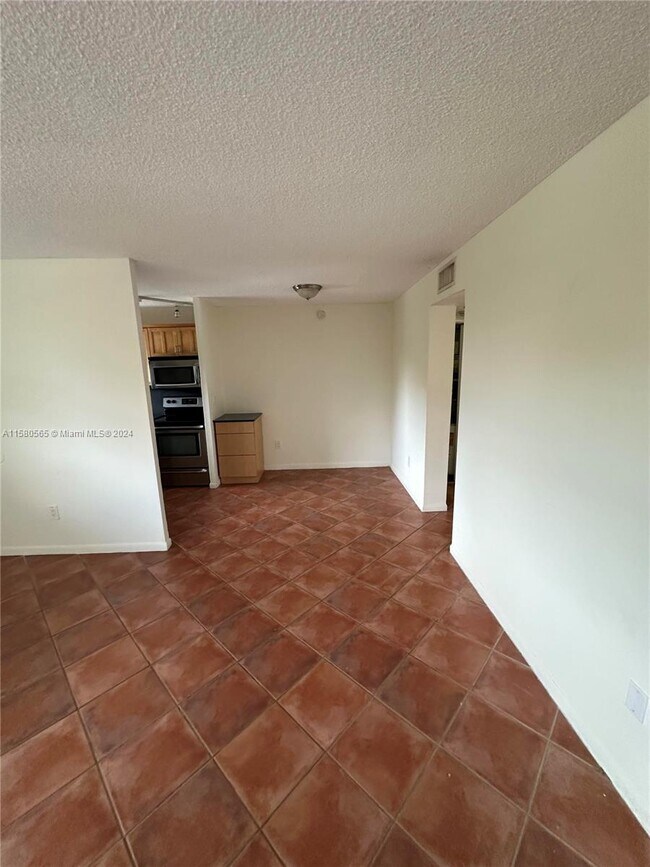 Building Photo - 1801 S Treasure Dr
