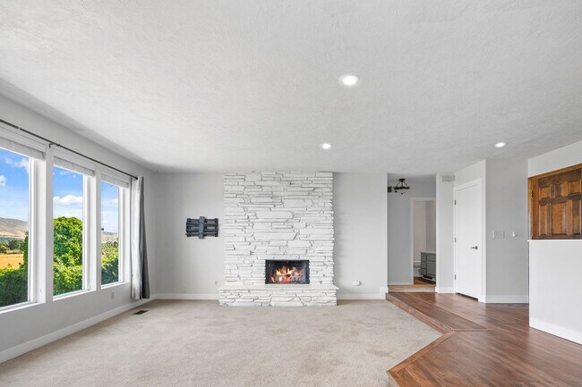 Foto del edificio - 2480 W Sunrise Rim Rd