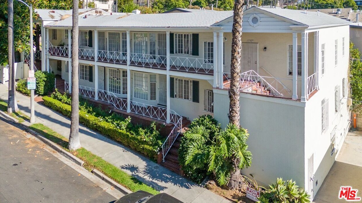Foto principal - 1658 N Sierra Bonita Ave