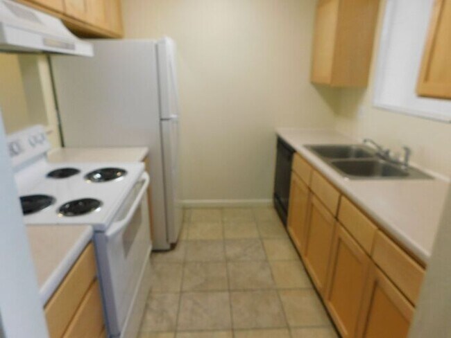 Foto del edificio - Charming 2-Bed Condo Near CMU & St. Mary’s – Great Amenities & Prime Location!