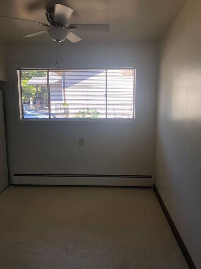 Building Photo - 2 Bed 1 Bath House with Garage