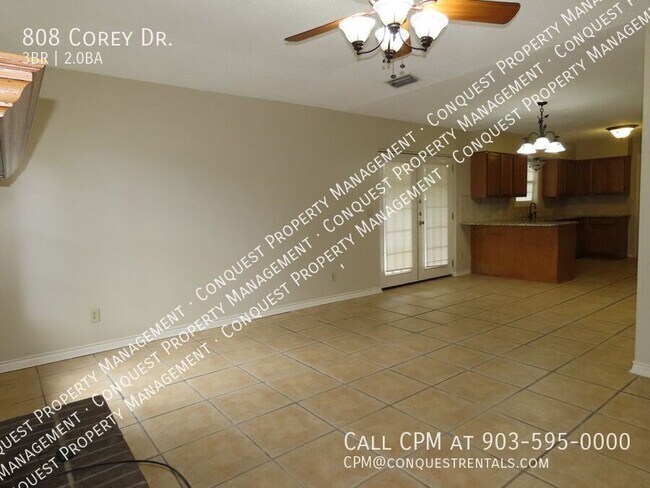 Foto del edificio - 808 Corey Dr