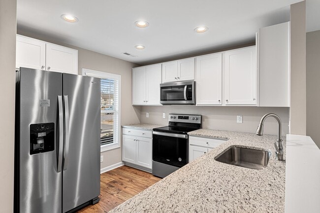Building Photo - Beautiful 2 Bedroom Townhome in Clayton