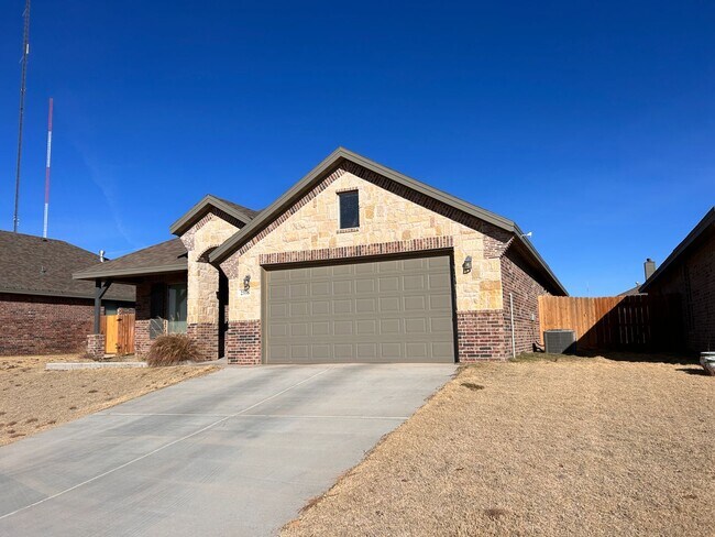 Building Photo - 3 bedroom 2 Bathroom with office. This hom...
