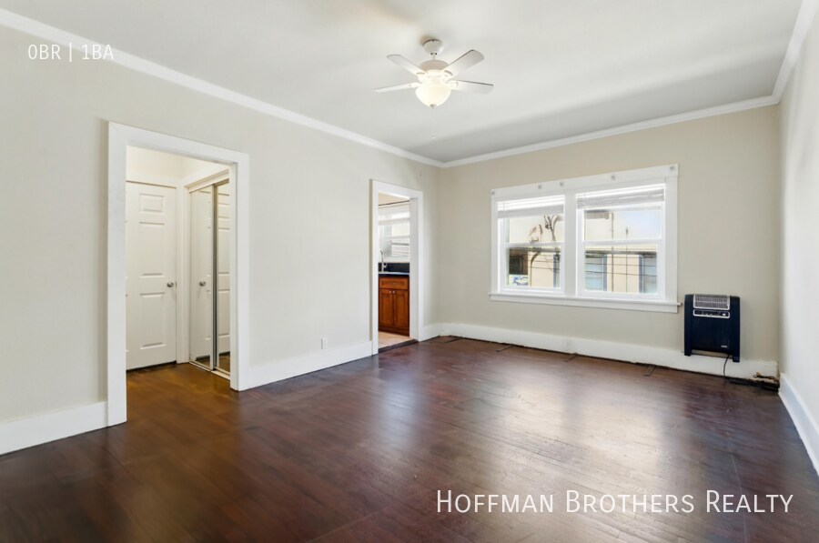 Foto principal - 323 W 4th St
