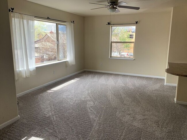 Building Photo - Charming Two Bedroom Apartment in the Hear...