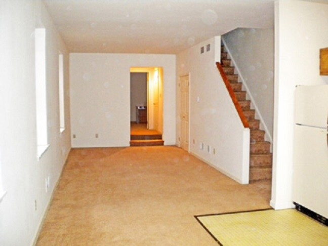 Living Room - 519 N West St