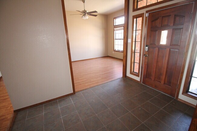 Foto del edificio - 308 Wilmington Cir