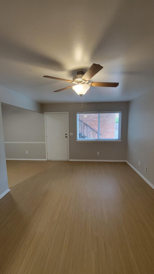310 VIVIENDO - Brookwood Apartments