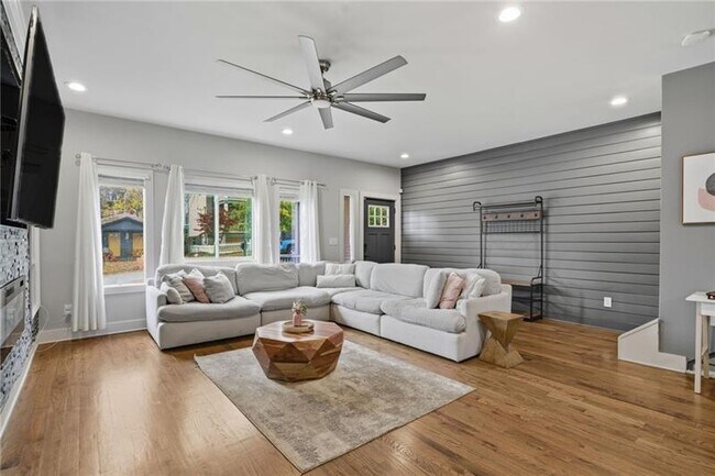 Foto del edificio - 160 Vanira Ave SE