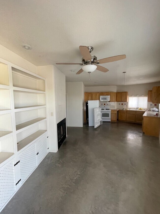 Foto del edificio - Beautiful 3 Bedroom 2 bathroom
