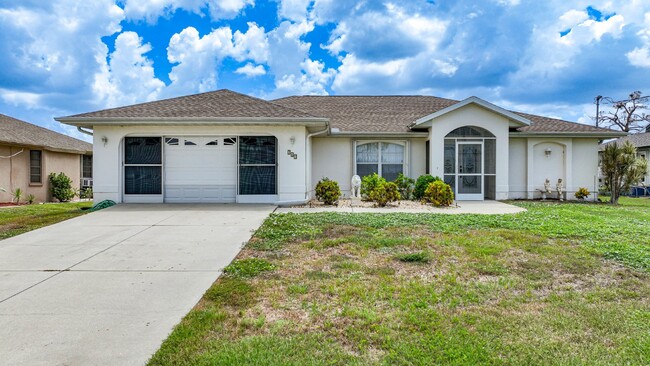 Building Photo - Escape to Paradise in West Rotonda, Florid...