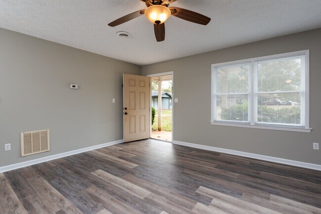 Building Photo - 196 Park Ridge Pl