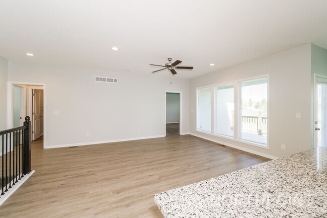 Foto del edificio - 4BR/3BA | Newly Renovated Single Family Home | 1-Car Covered Parking | In Bradley Crossing!