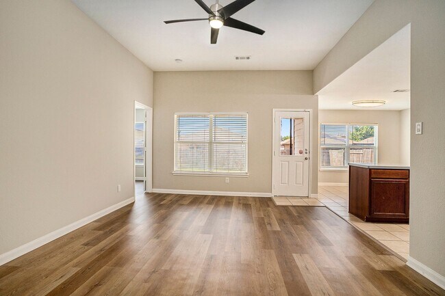Building Photo - Location, location, location! Gem situated...