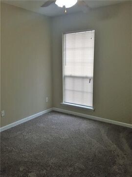 Building Photo - Auburn Townhouse