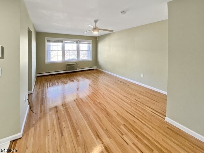 Building Photo - 605 Grove St