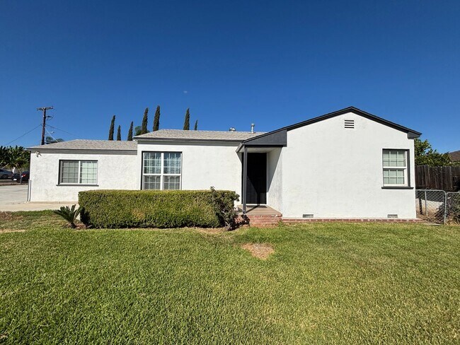 Foto del edificio - Upgraded 3 bedroom home!