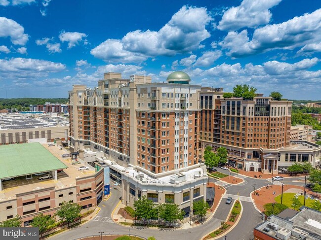 Foto del edificio - 1915 Towne Centre Blvd