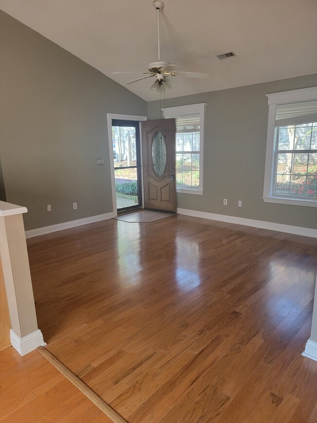 Building Photo - 17 Lantern Ln
