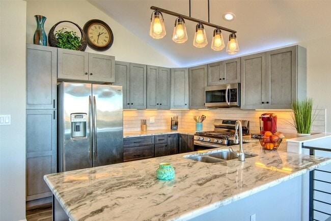 Foto del edificio - 1526 Lakeside Dr W