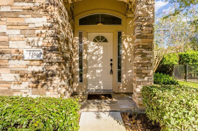Foto del edificio - 1306 Bobbitt Pl Ln