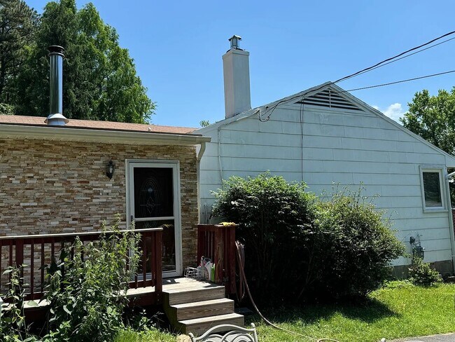 Foto del edificio - 10 Harmon Rd