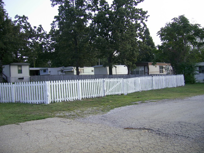 Building Photo - Kingwood Mobile Home Park