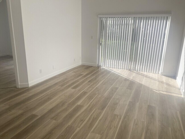 Building Photo - 9888 Kamena Cir