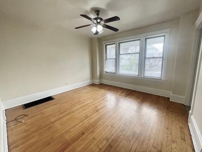 Building Photo - 2653 S 15th Pl