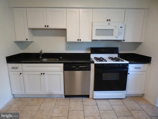 Building Photo - 802 Ivy League Ln