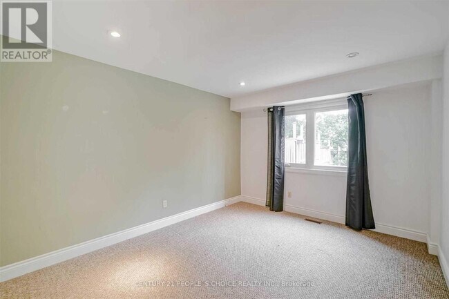 Building Photo - 58 Camberley Crescent