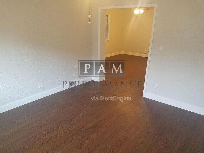 Foto del edificio - 313 E Lincoln Ave
